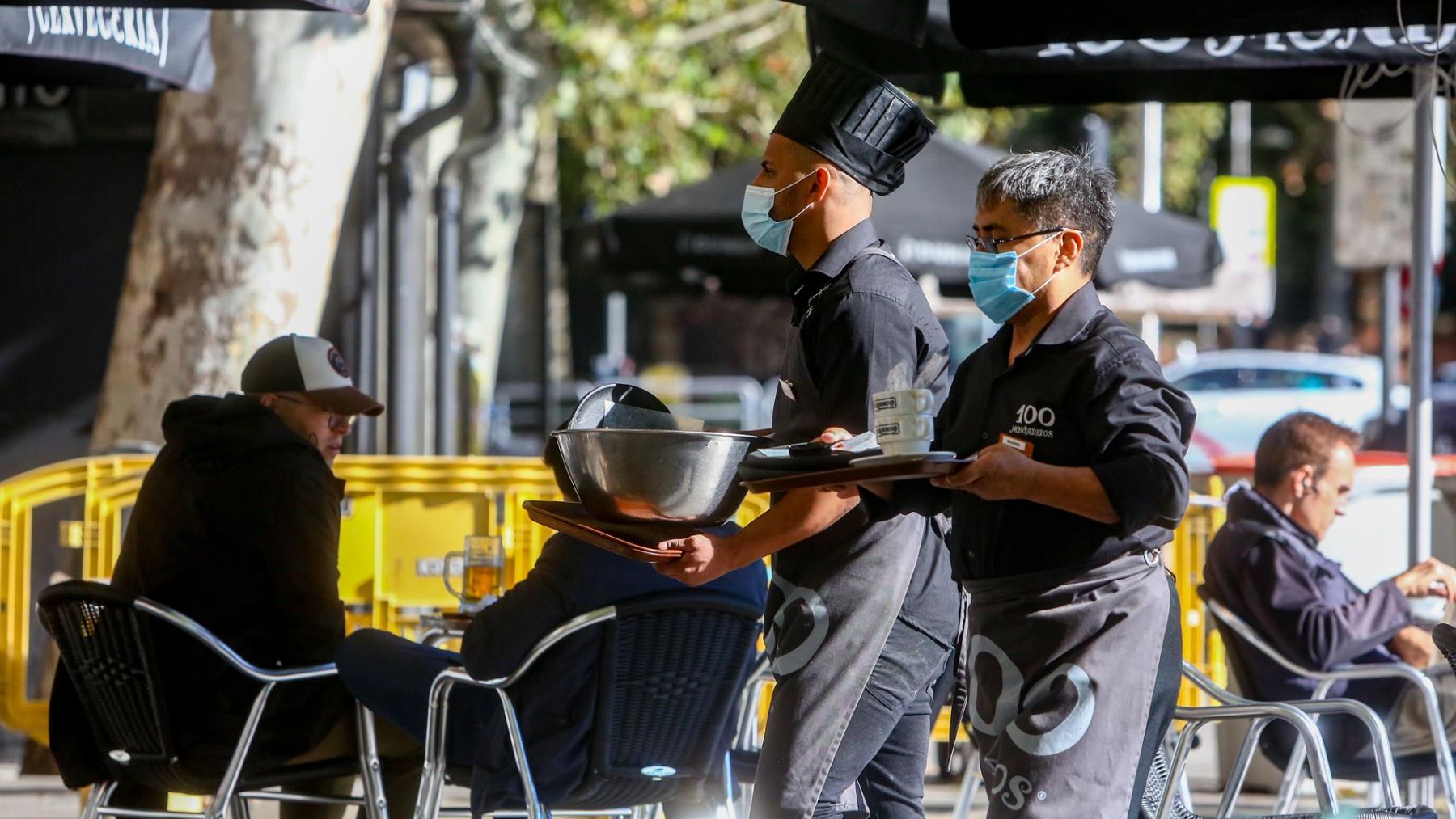 El sector de los servicios sigue tirando del empleo.