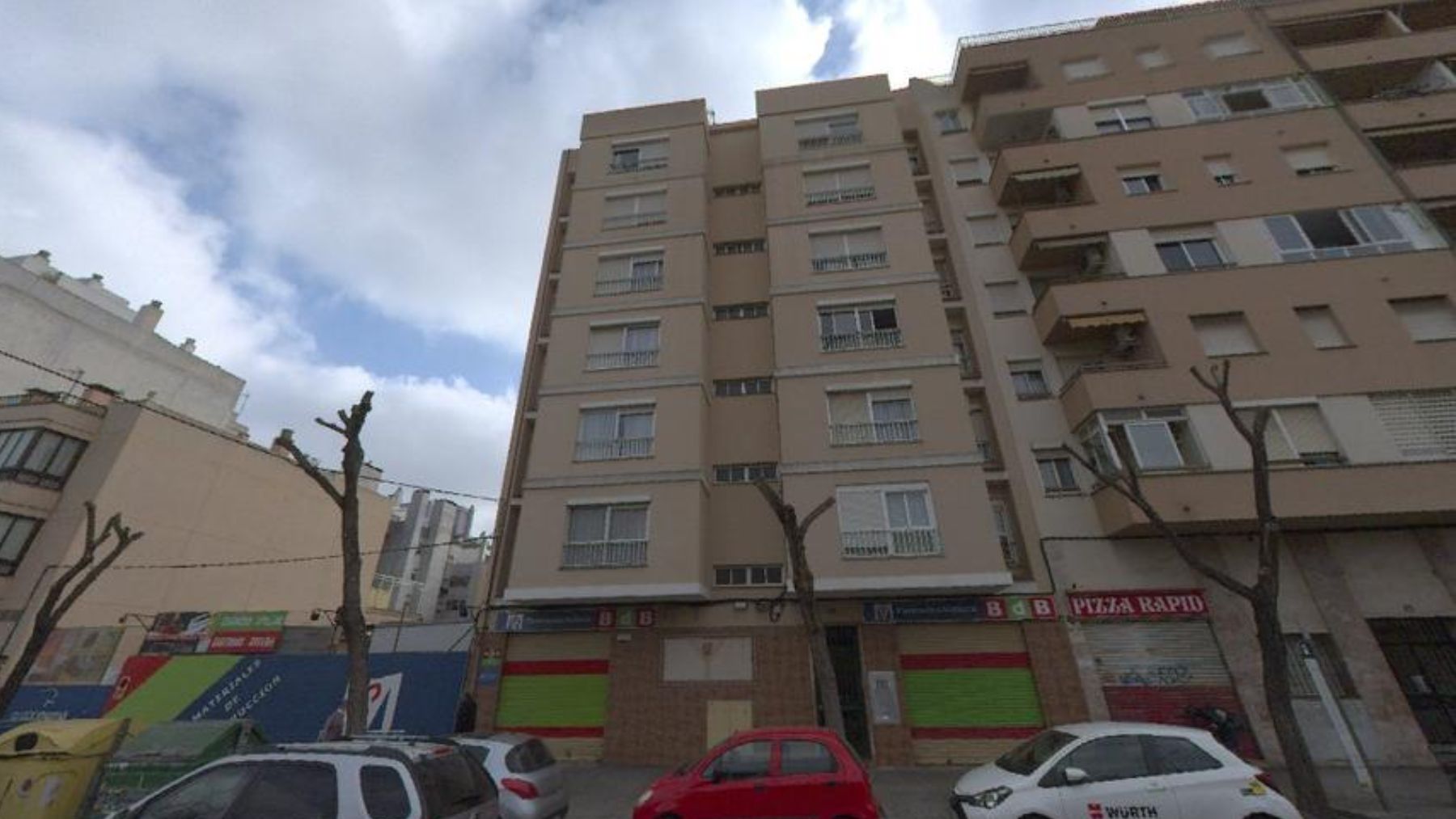 Las urbanizaciones de la calle Salvador Dalí están sin agua.