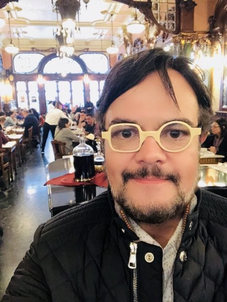 El cantante Alex Syntek en una imagen compartida en redes sociales (X).