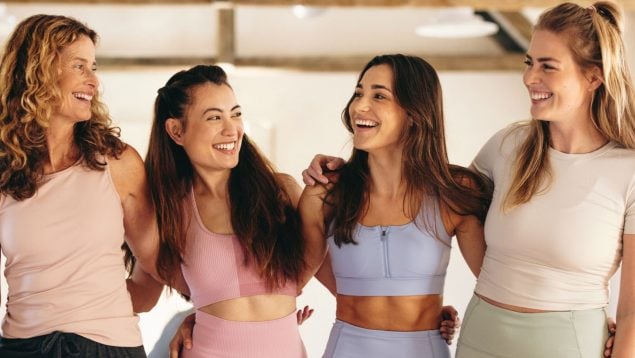 Cuatro mujeres deportistas