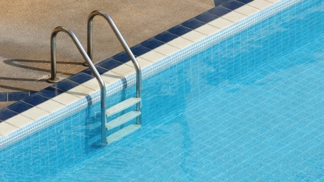 Muere una niña de 3 años ahogada en la piscina de un chalé de Alhaurín de la Torre (Málaga)