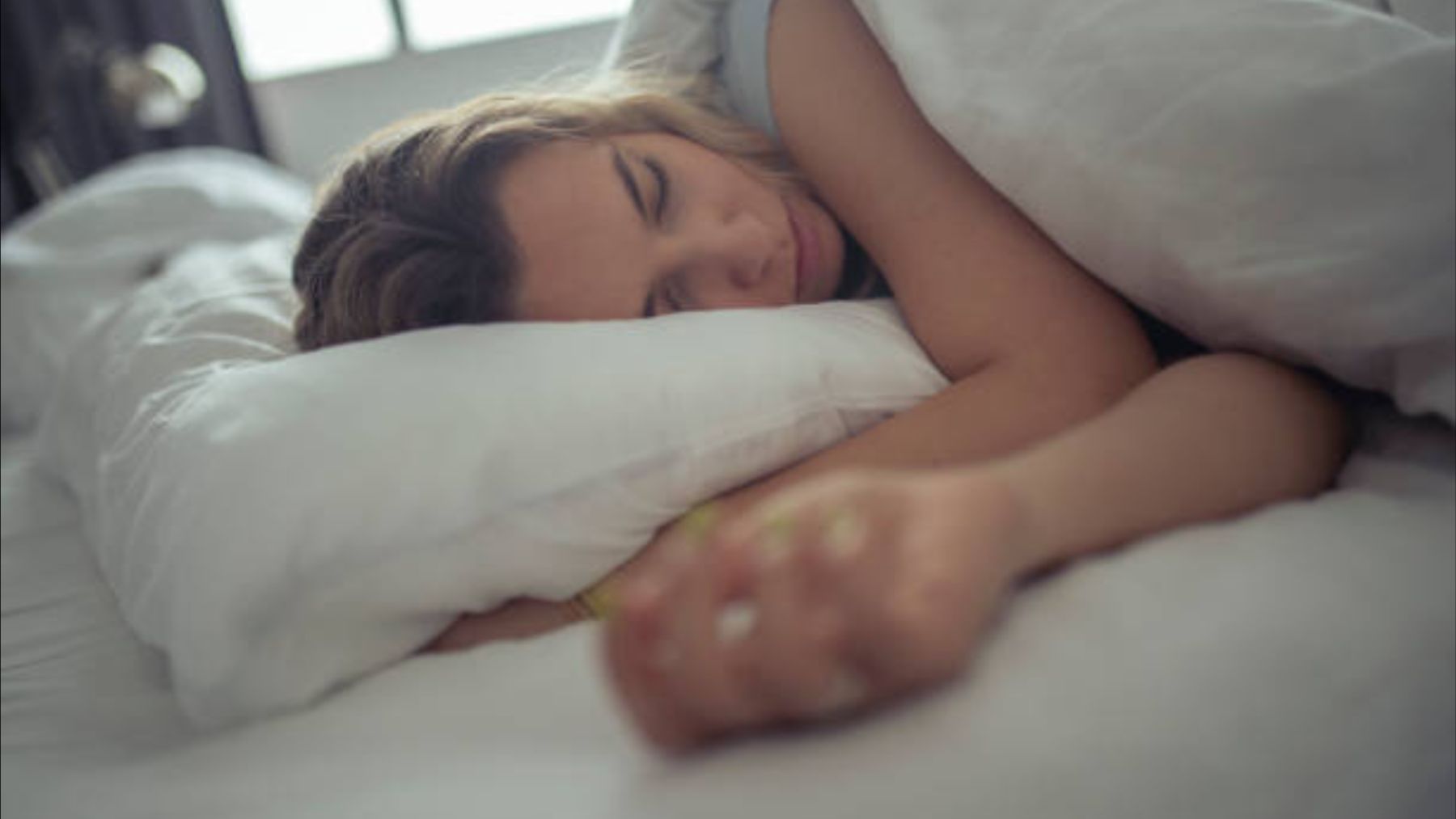 Una mujer padece apnea del sueño.