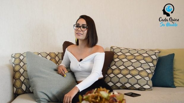 La ex participante de MasterChef México, Yanin Campos, en una entrevista (Youtube / A cada quien su mundo). 