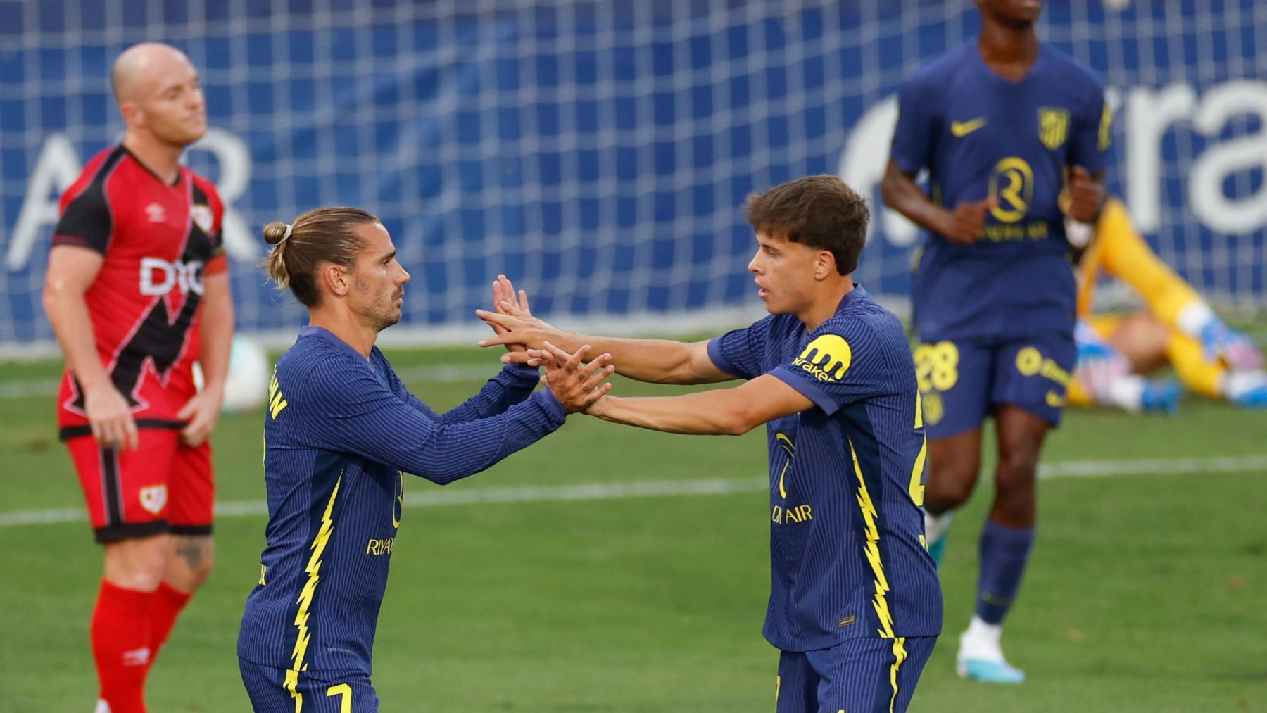 Griezmann celebra su gol ante el Rayo. (EFE)