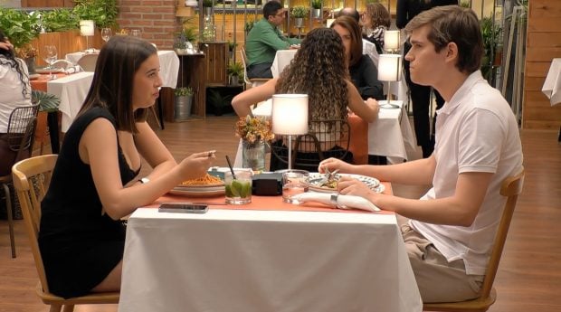 Leire y Ken, participantes de 'First Dates'. (Mediaset)