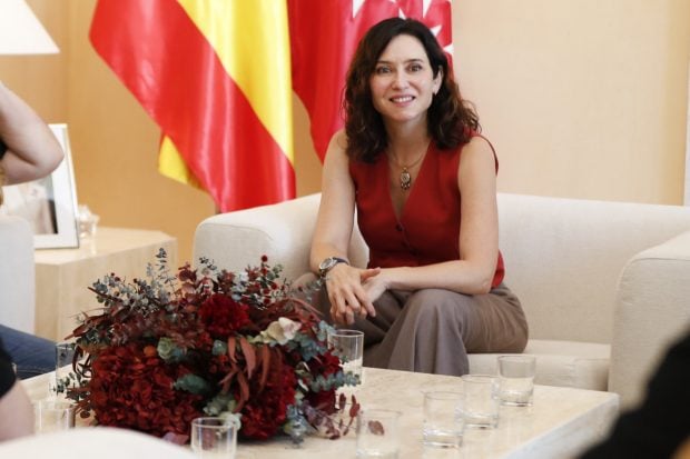 isabel diaz ayuso, donde vive ayuso, isabel diaz ayuso vacaciones,