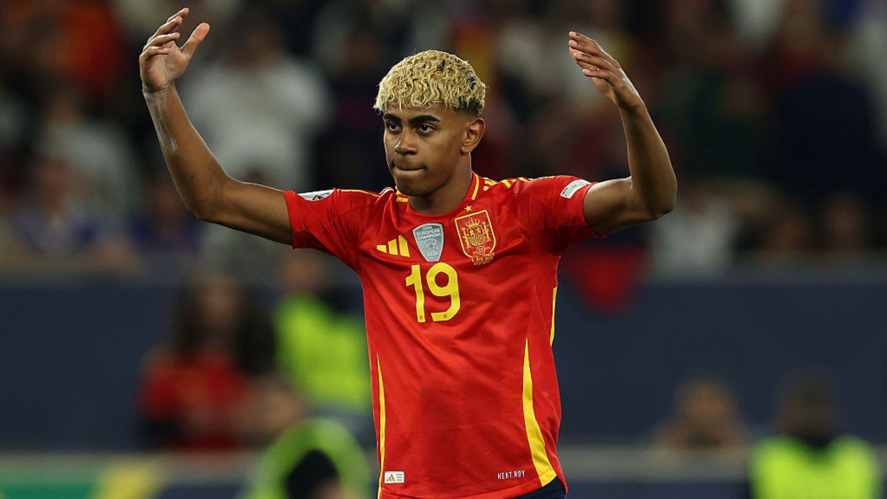 Lamine Yamal celebrando un gol con la selección española. (Getty Images)