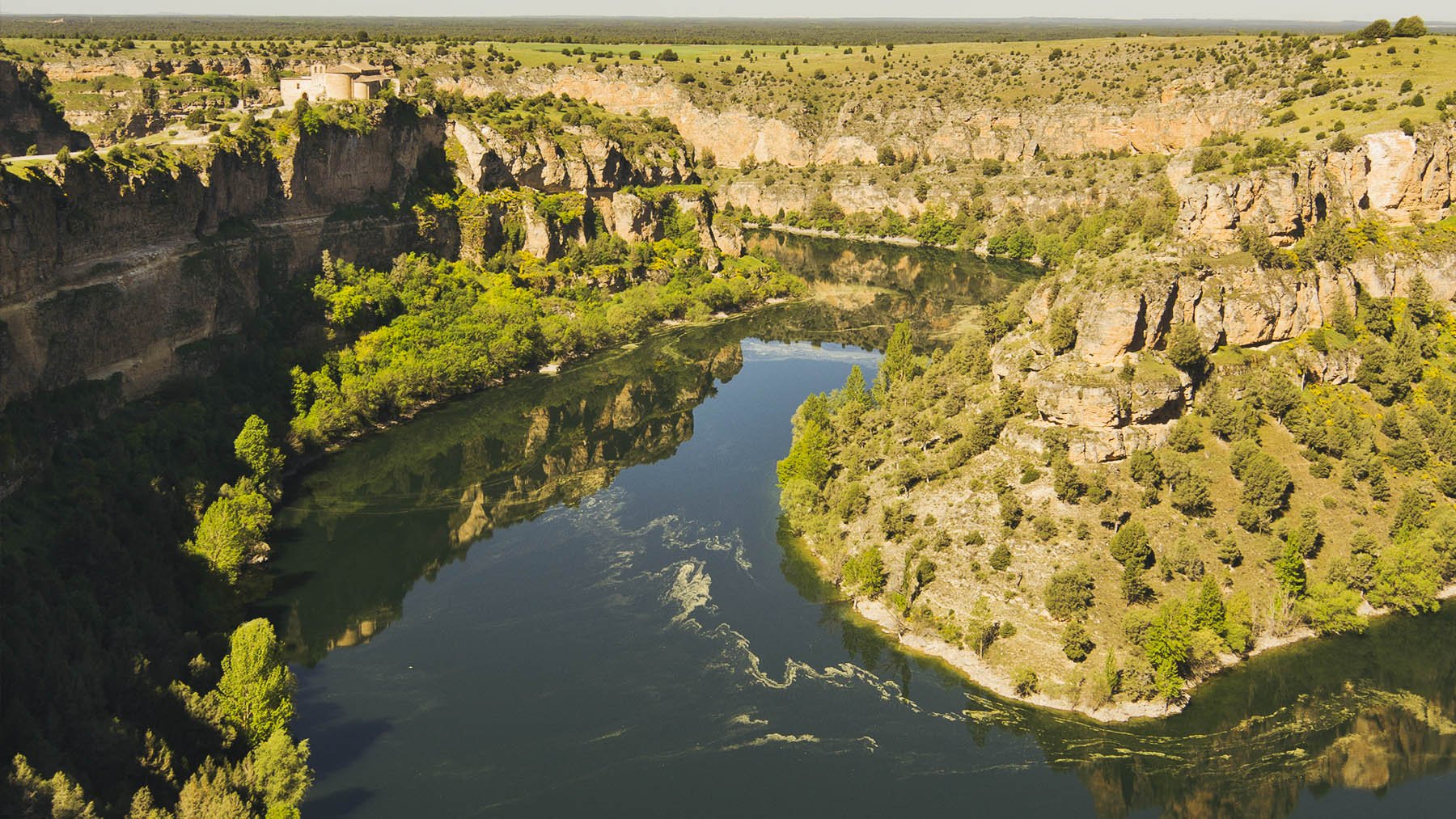 Hoces del río Duratón. Foto: Carlos Delgado en Wikimedia Commons.
