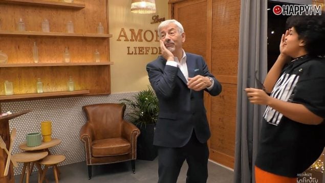 Carlos Sobera y Abril en First Dates. (Mediaset)