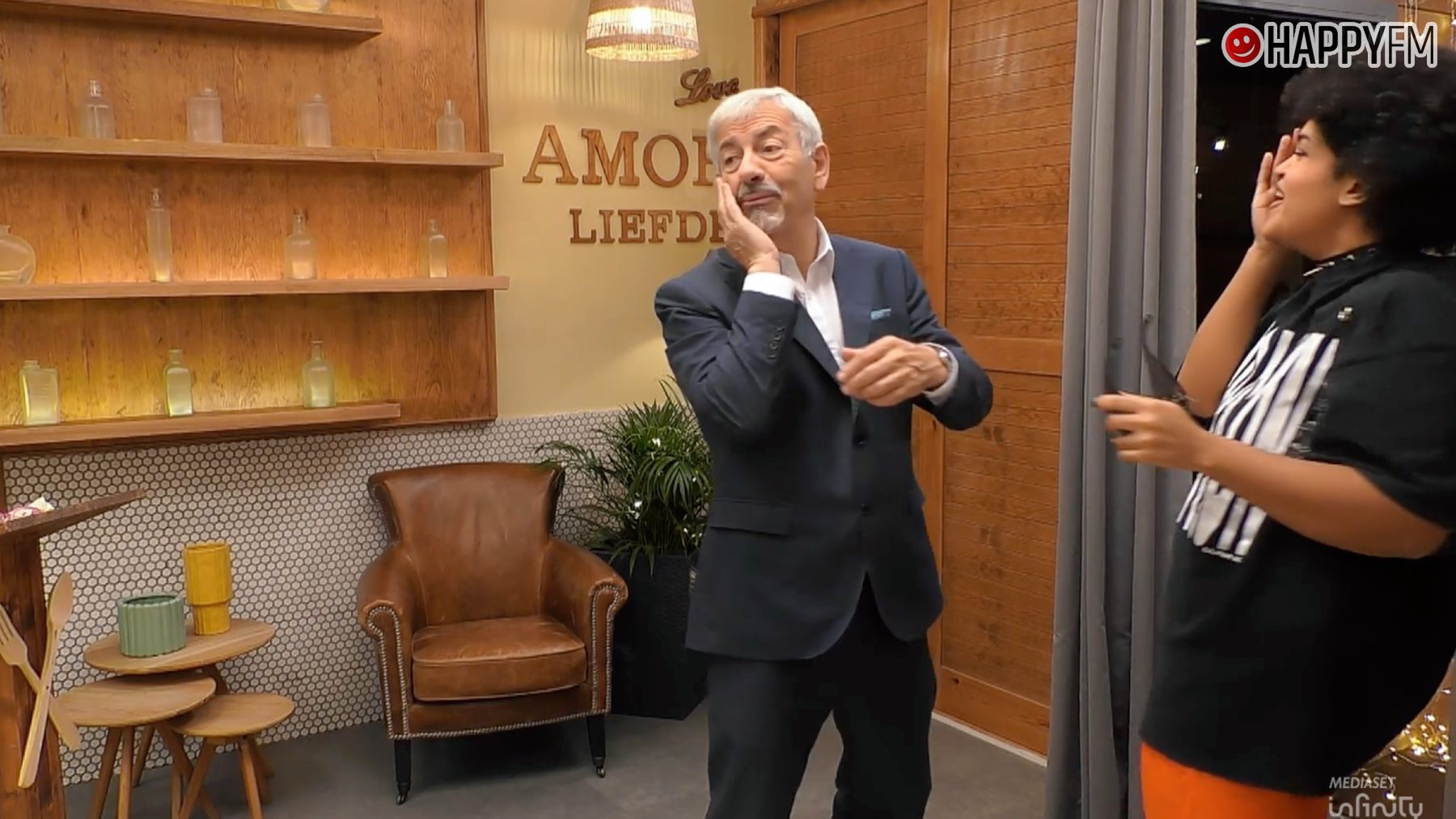 Carlos Sobera y Abril en First Dates. (Mediaset)
