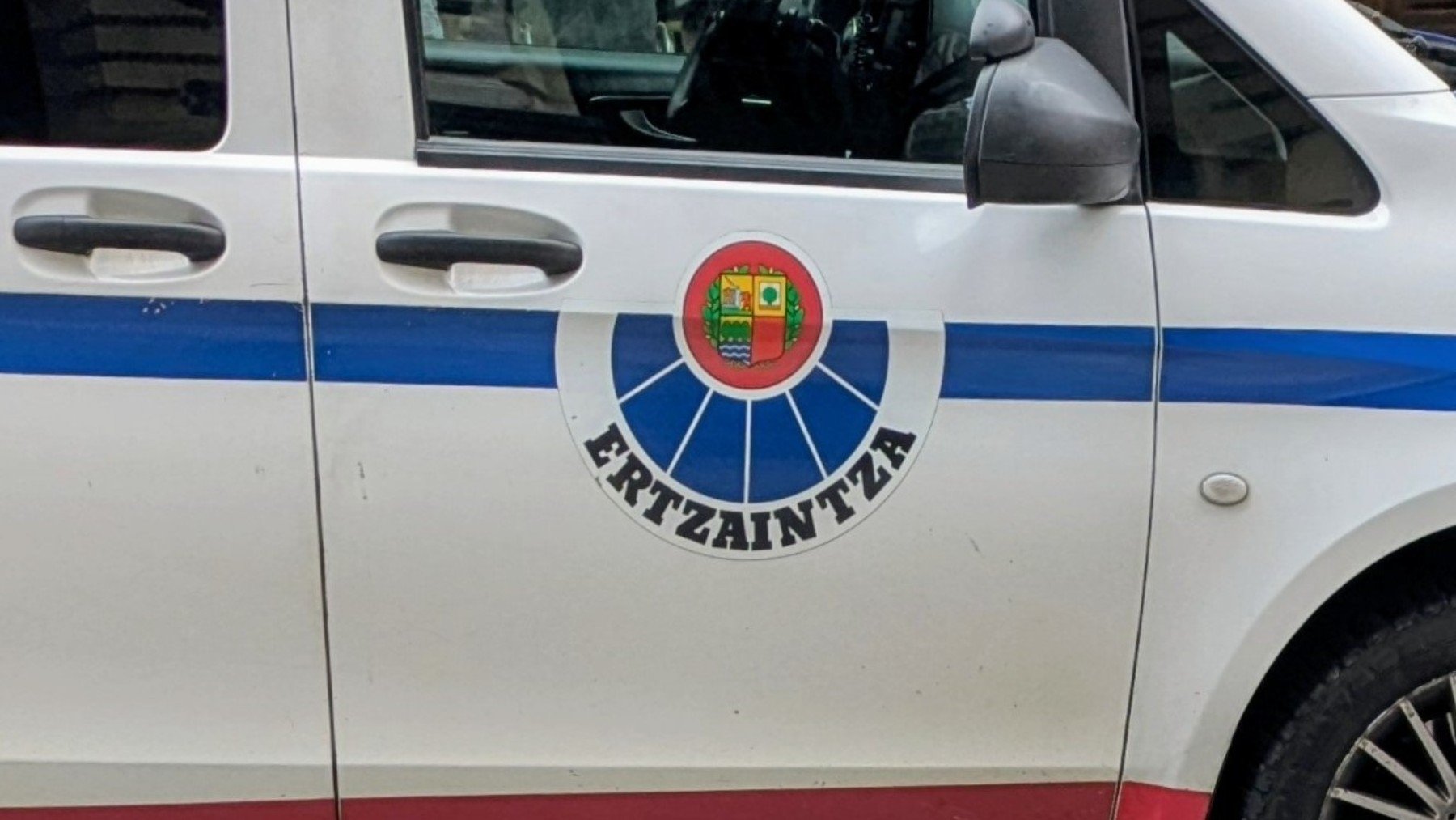 Vehículo de la Ertzaintza. (Foto: Europa Press)