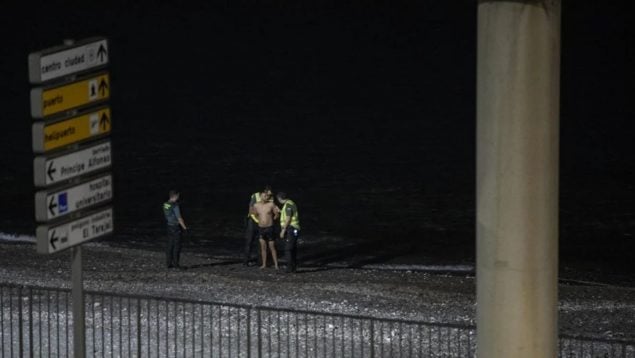 avalancha, inmigrantes ilegales, Ceuta, Marruecos, frontera, Guardia Civil