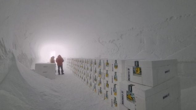 Encuentran fragmentos de hielo de hace 1,5 millones de años, descubrimiento científico en la Antártida, glaciares, Antártida, cambio climático, historia del clima, casquetes de hielo gigantes, fragmentos de hielo más antiguos de la historia, descubrimiento científico, geología.