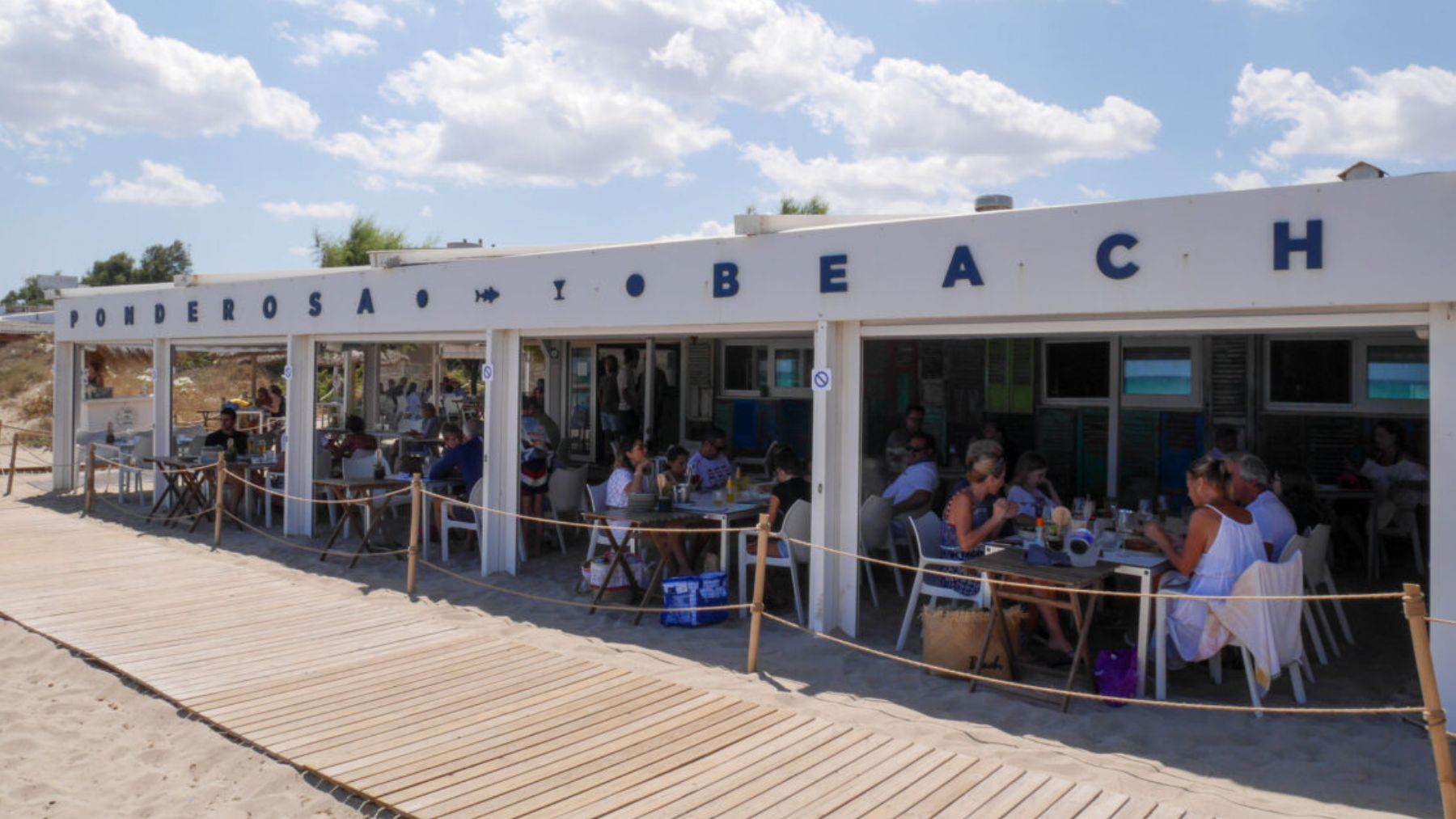 Ponderosa Beach es uno de los chiringuitos emblemáticos en el norte de Mallorca.