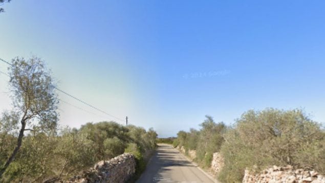 Un herido grave y dos leves al estrellarse un coche de alquiler contra un árbol en Llucmajor