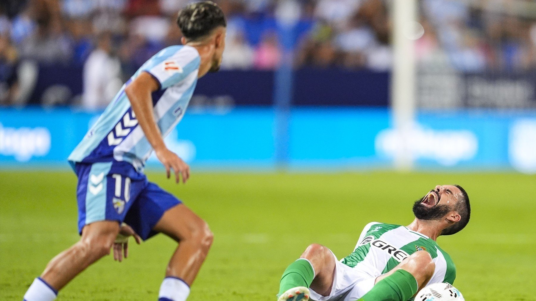 Isco Alarcón, lesionado en el Málaga- Betis. (Europa Press)