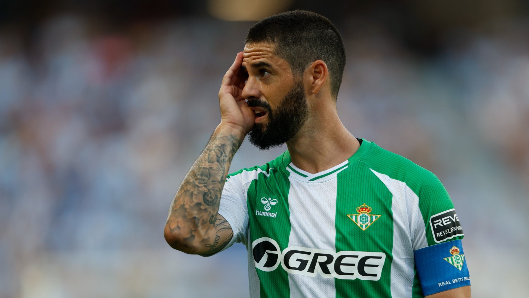 Isco Alarcón durante el partido de pretemporada entre Málaga y Betis. (EFE)