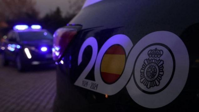 Rompe una botella de champán en la cara de su novia y ella lo apuñala con los cristales en Málaga