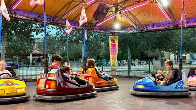 Quince niños sufren lesiones oculares tras montarse en una atracción de feria en un pueblo de Málaga