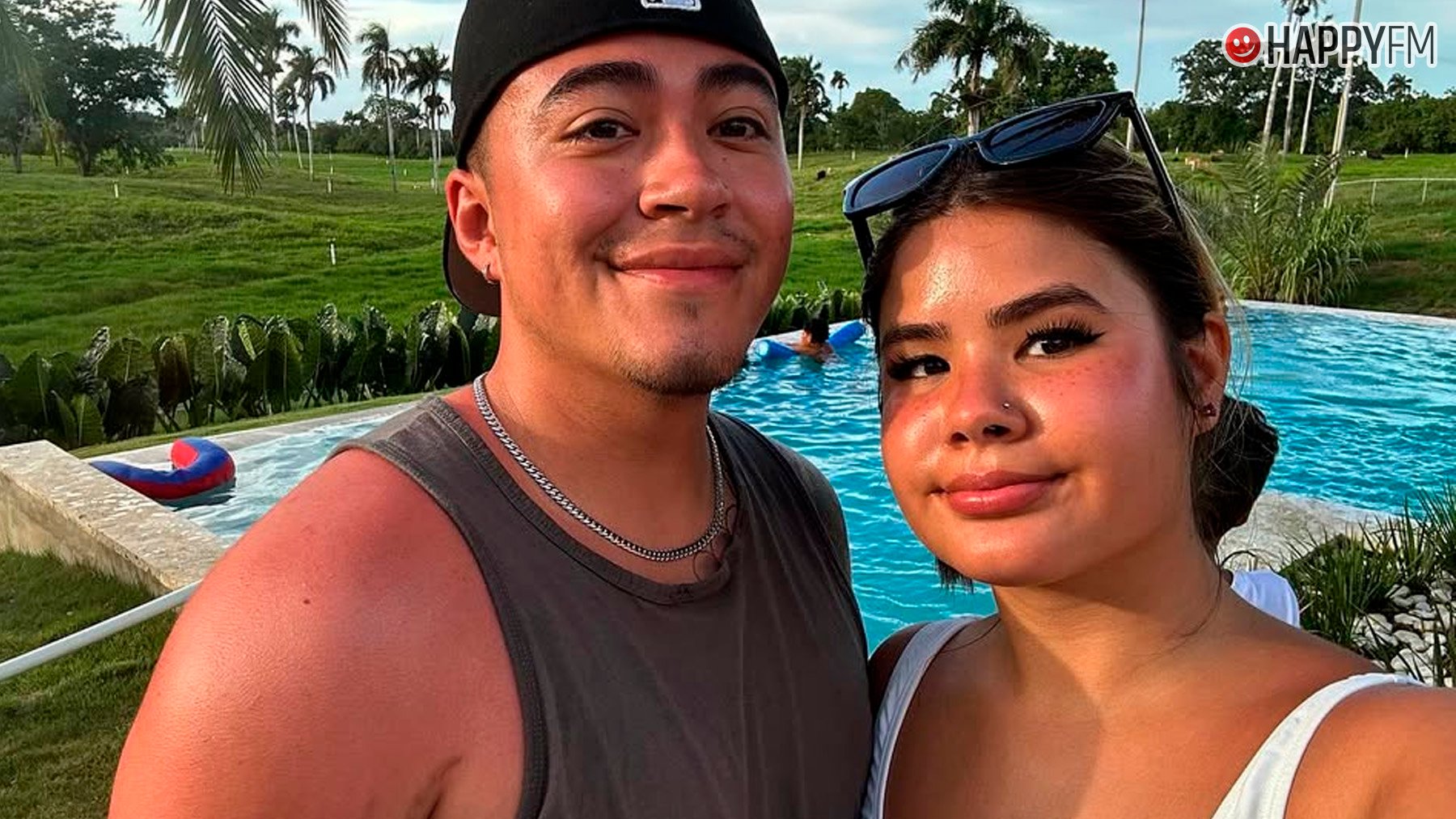 Kevin Mares, fan de Bad Bunny asesinado en Puerto Rico, junto a su novia Angy. (Instagram)