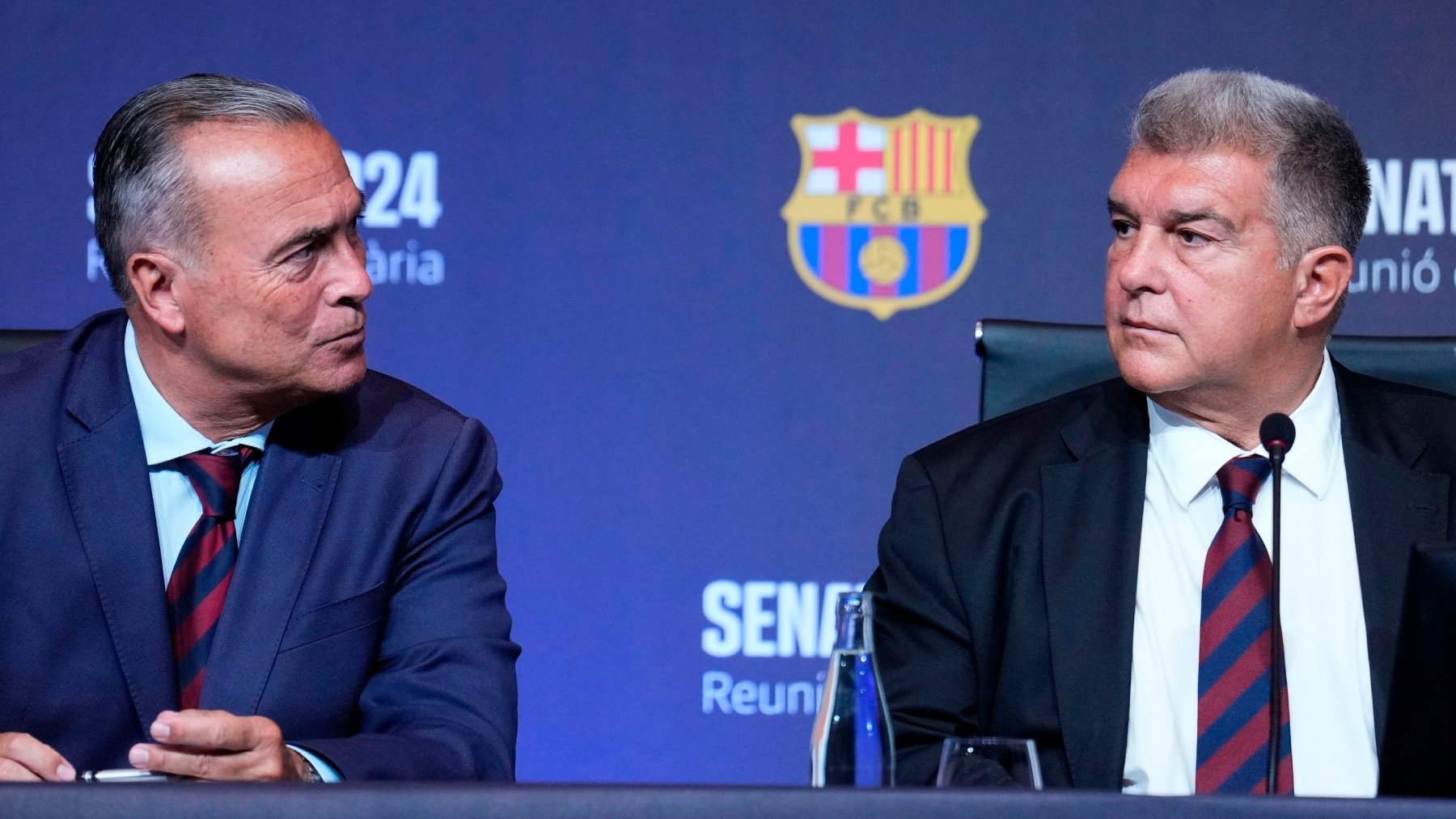 Rafa Yuste y Joan Laporta. (EFE)