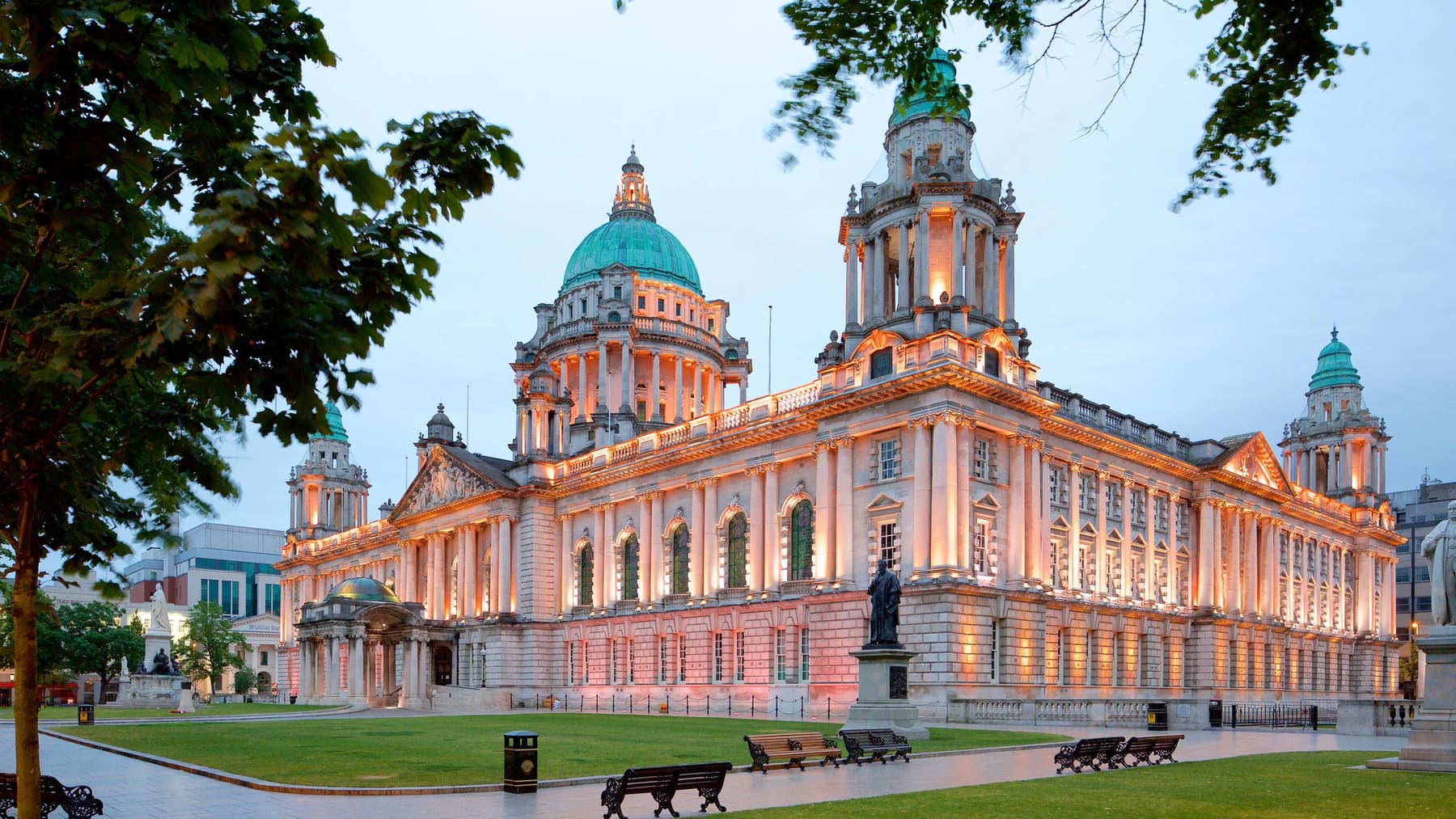 Ni Londres ni Edimburgo: la mejor ciudad para emigrar y trabajar en el Reino Unido, según los españoles