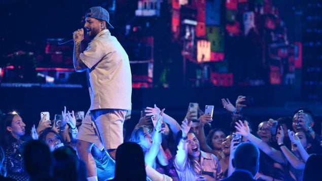 Pediatras advierten a qué edad es seguro llevar niños a conciertos tras la crítica de Maluma a una madre