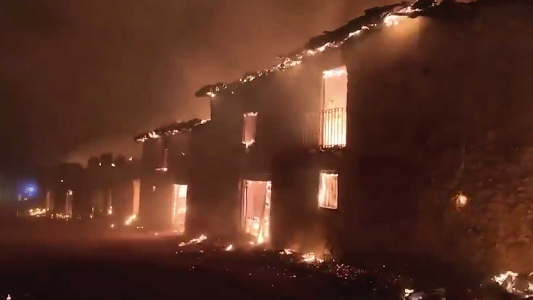 Las casas de Palacios de Jamuz (León), arrasadas por las llamas.