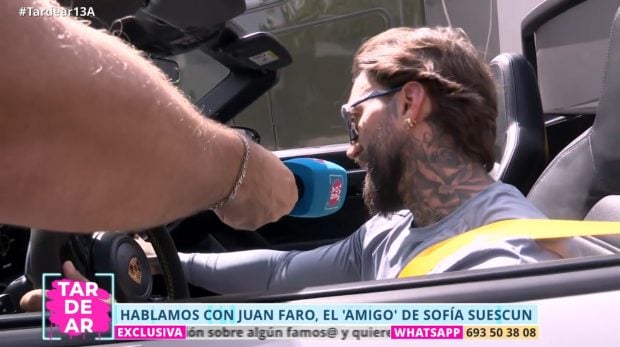 Juan Faro responde al equipo de TardeAR. (Mediaset)