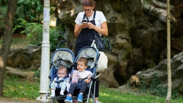 Cuánta agua es buena darle a tu bebé, consejos de los pediatras sobre la bebida que das a tu hijo, agua y bebés, nutrición de recién nacidos, cuánta agua dar a los niños, nutrición infantil, salud infantil, dieta de los bebés.
