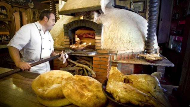 Mejor restaurante de carretera en Castilla y León, restaurante de carretera de Burgos, Mesón el Pastor, mejores restaurantes para comer carne, mejor lechazo al horno de Castilla y León.