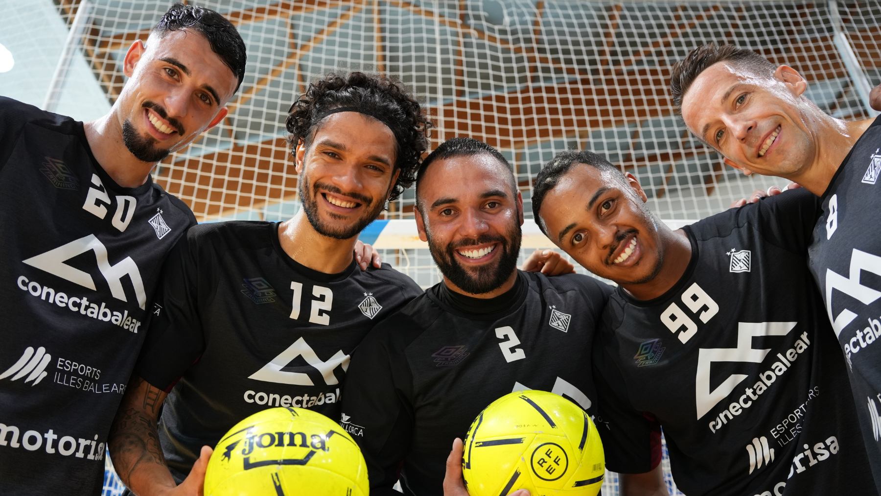 Deivão, Lucão, Dennis, Alisson y Lin posan en Son Moix.