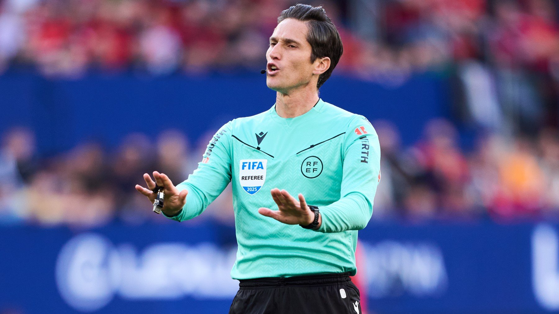 Munuera Montero en un partido de Liga. (Getty)