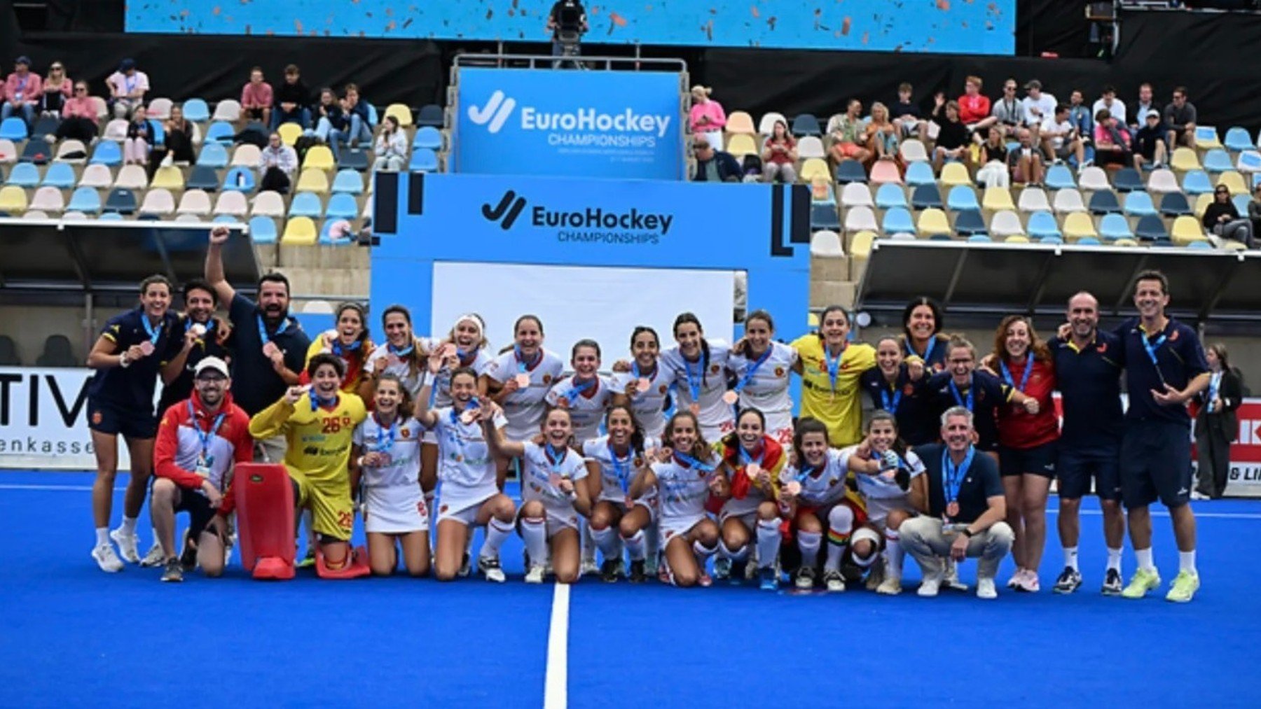 Las RedSticks celebran el bronce conseguido al ganar a Bélgica. (EP)
