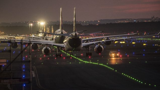 Apps y gadgets imprescindibles para sobrevivir a un vuelo largo sin aburrirte