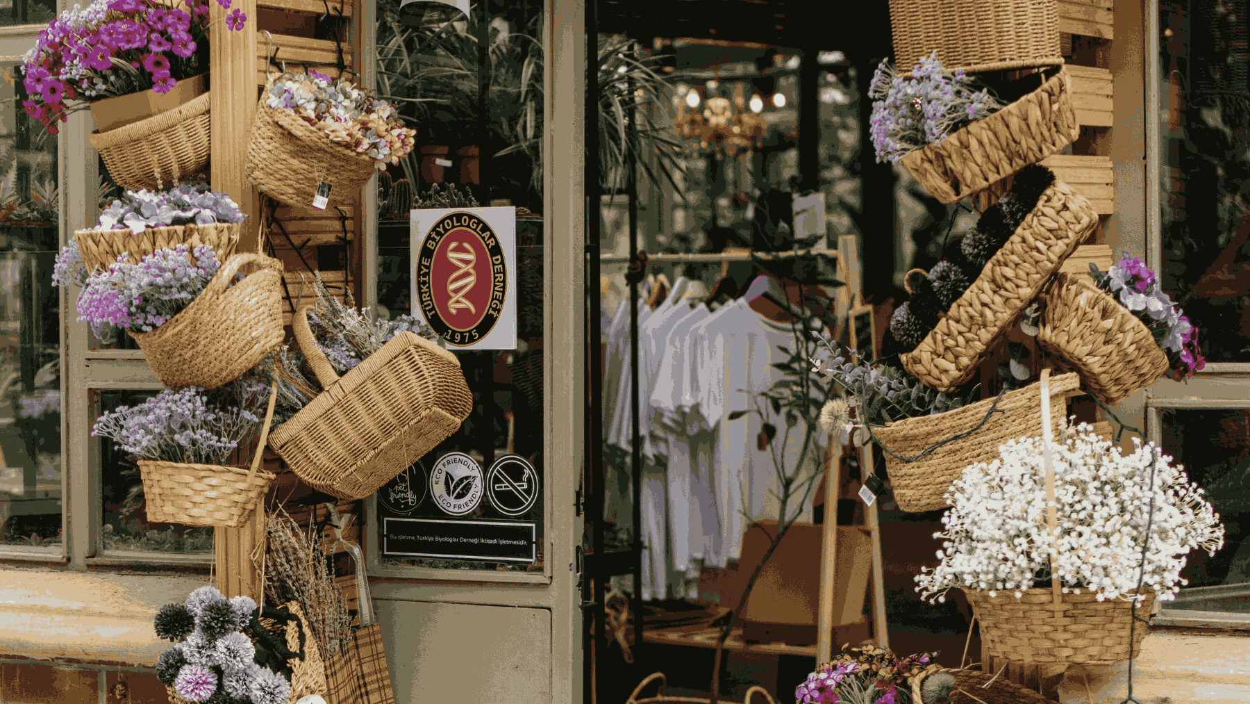 Cinco comercios centenarios de Madrid que mantienen viva la tradición