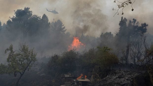 helicóptero incendio