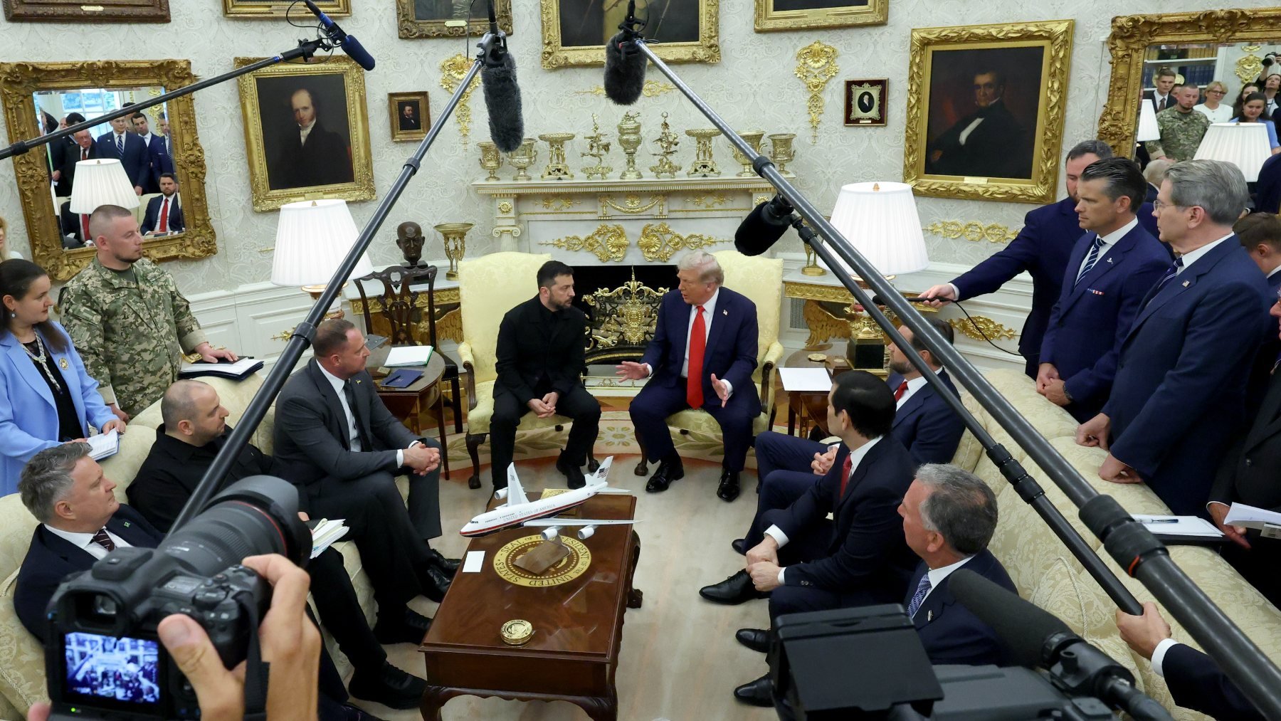 Zelenski y Trump durante su encuentro con los periodistas. (Foto: Getty Images)