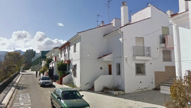 Mata a su cuñado con una escopeta de caza, dispara a su hermana y se suicida en Arenas del Rey (Granada)