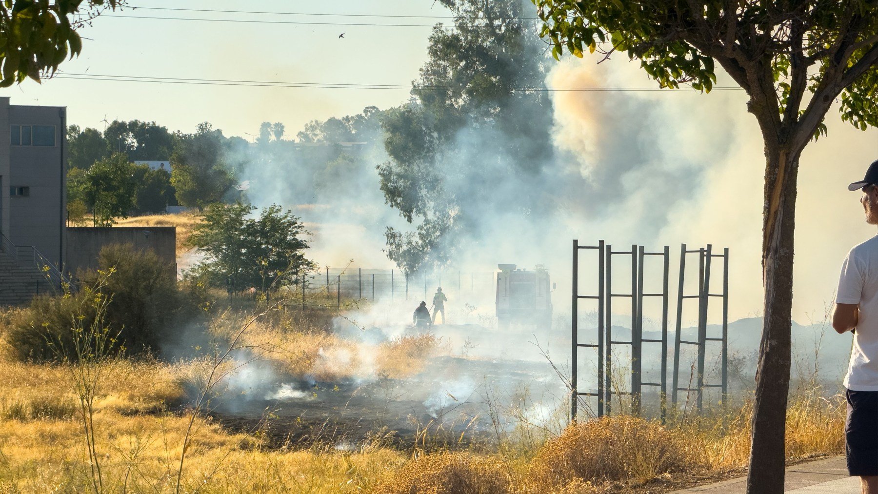 Incendio este lunes en Puerto Real. (Foto: @paabloestevez)
