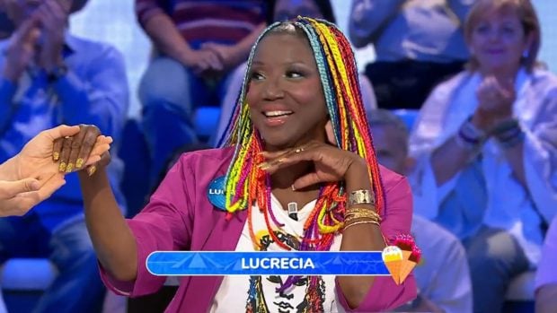 La cantante Lucrecia en una de sus visitas a Pasapalabra (Atresmedia).