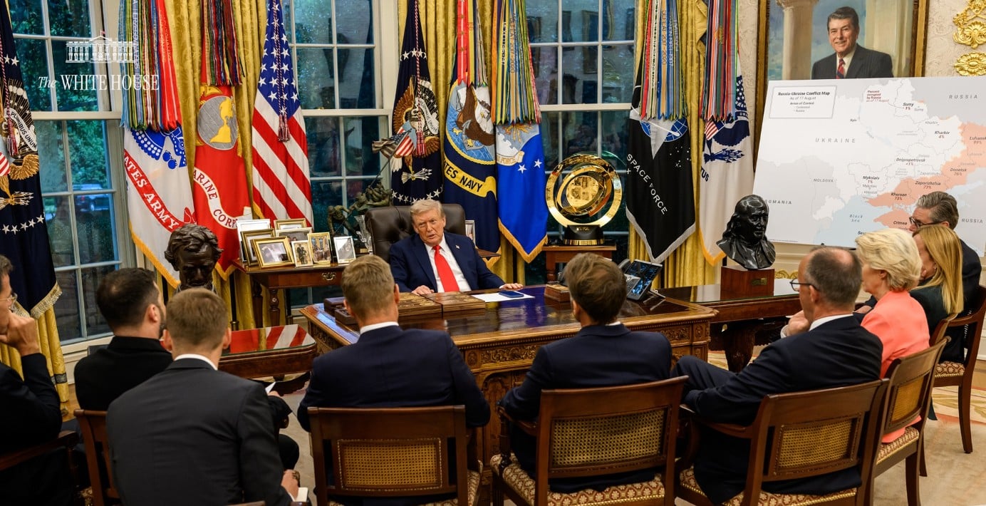 Trump durante la reunión en el Despacho Oval con los líderes europeos el lunes 18 de agosto. (Foto: Casa Blanca)
