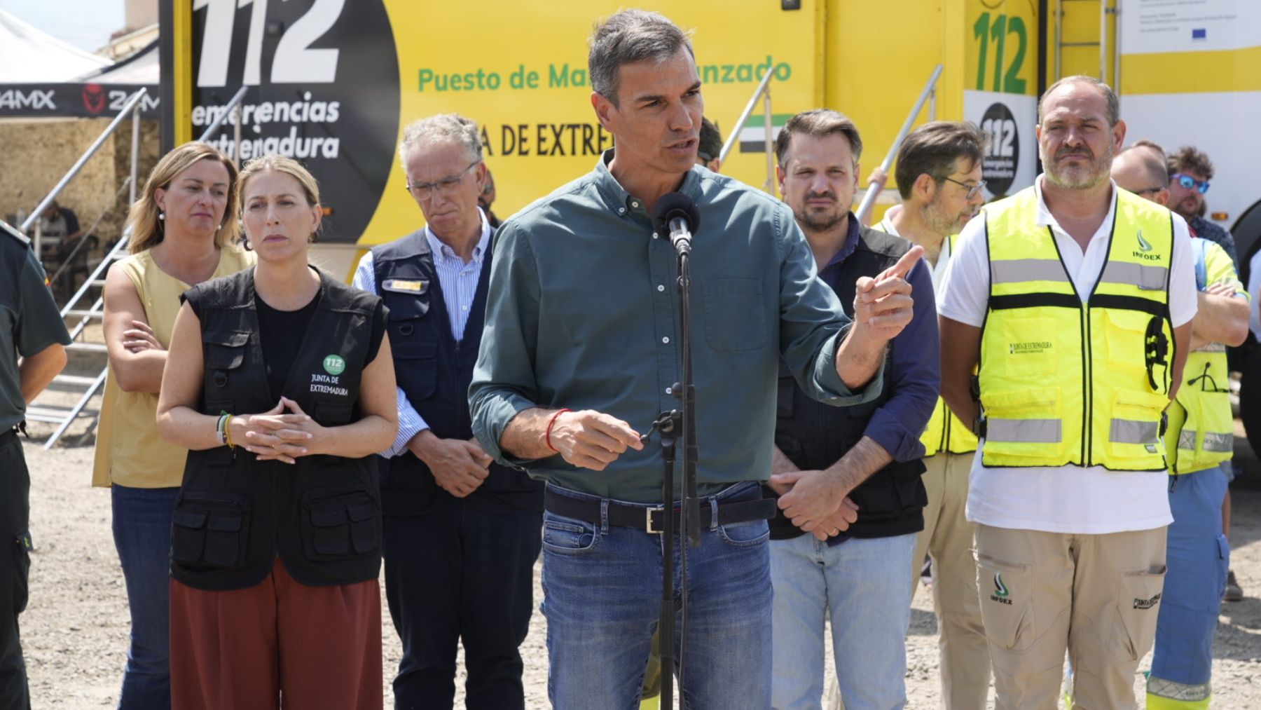 Sánchez visita el Puesto de Mando Avanzado de Jarilla (Cáceres).