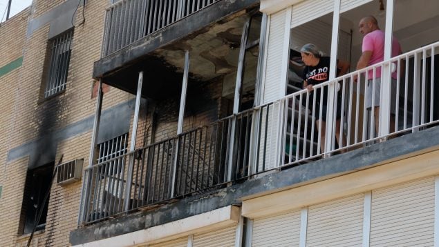 Una mujer muerta y un hombre herido tras saltar de un segundo piso en llamas en Alcalá de Guadaíra