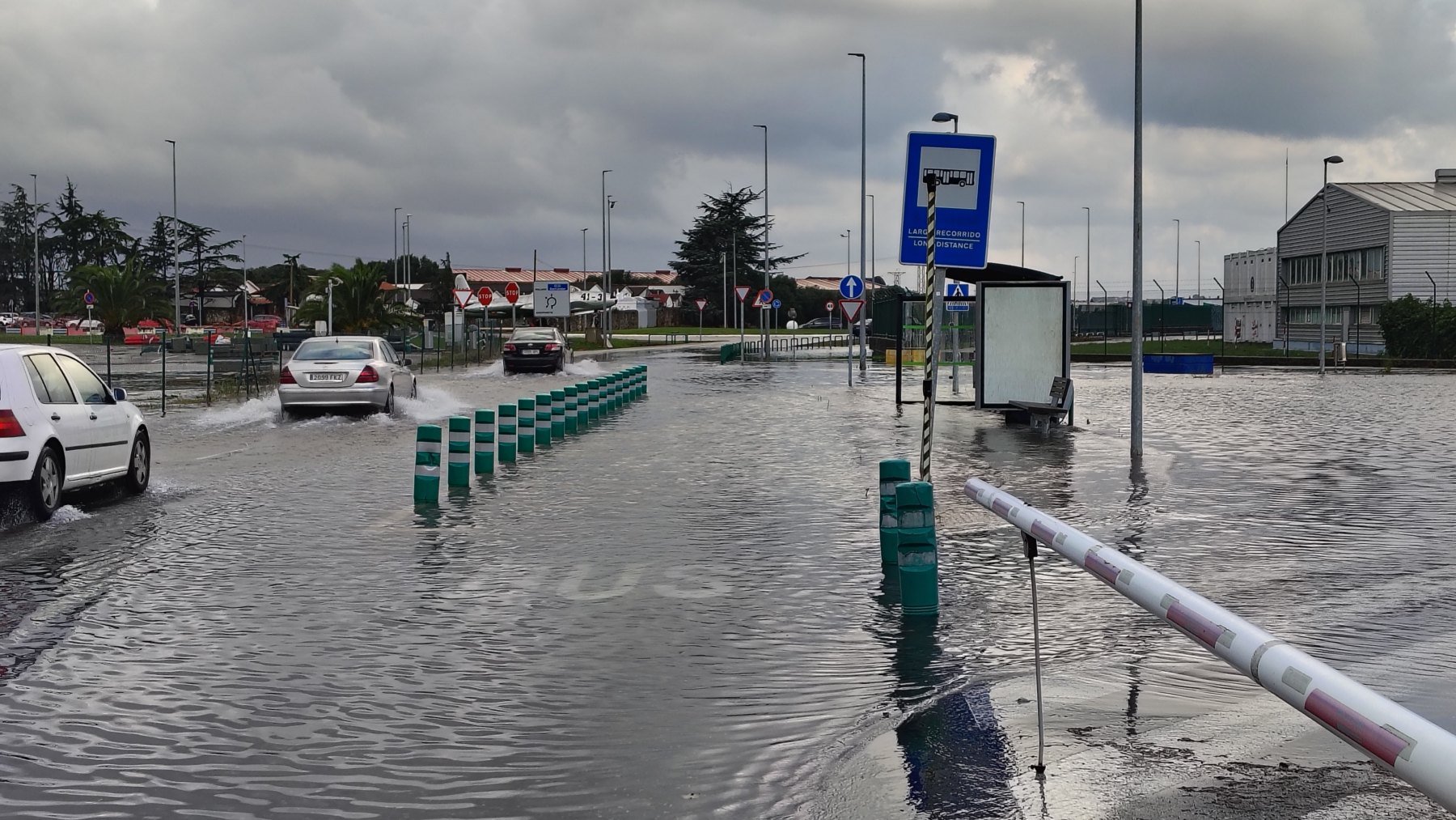 Estado del Aeropuerto de Santander tras las lluvias. (EP)