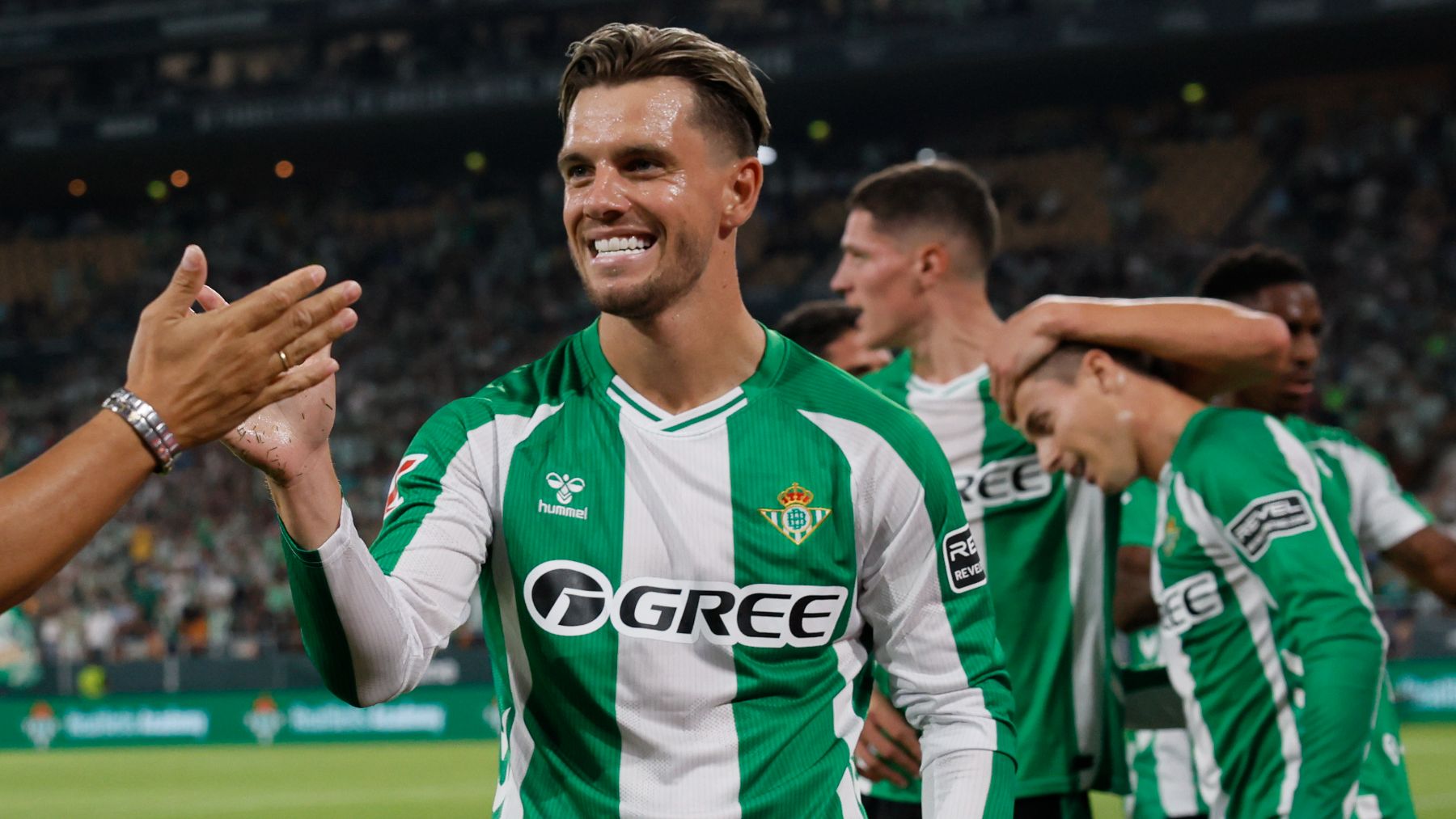 Lo Celso celebra el gol del Betis. (EFE)