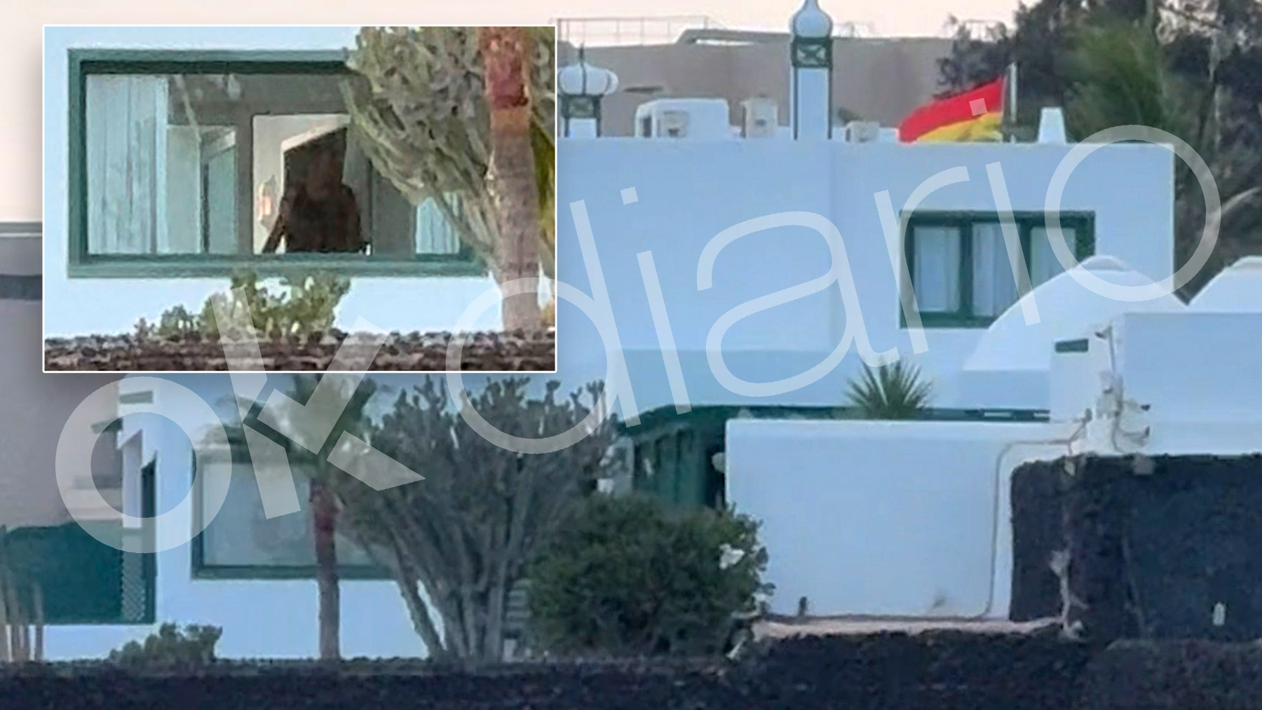 Colocan estores en las ventanas de La Mareta tras captar OKDIARIO imágenes de Sánchez y su familia