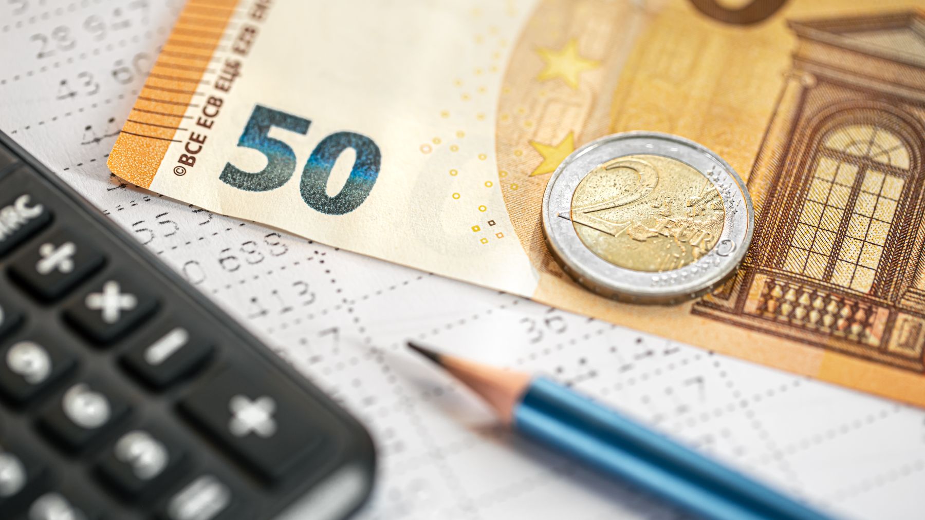 Ni 50 ni 100 euros: si ahorras esta cantidad al mes estás en «vulnerabilidad financiera», según una experta en finanzas