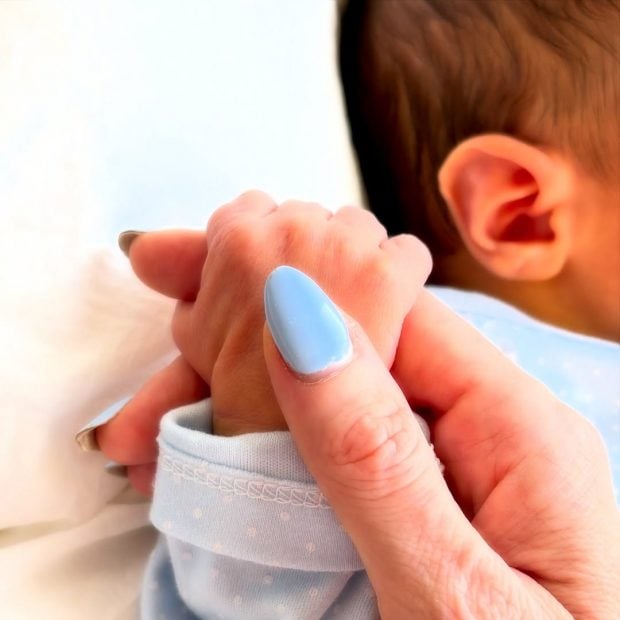 Así ha presentado Cristina Castaño a León, su hijo (Instagram).