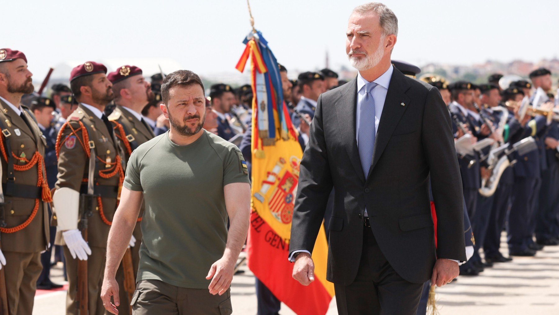 Zelenski en su primera visita oficial a Madrid con el Rey Felipe VI el 27 de mayo en Barajas. (Foto: Europa Press)